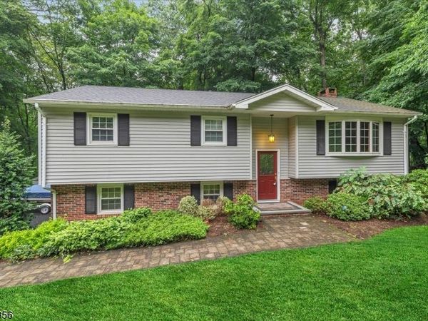 72 Smokey Ridge Rd, Ringwood, NJ 07456