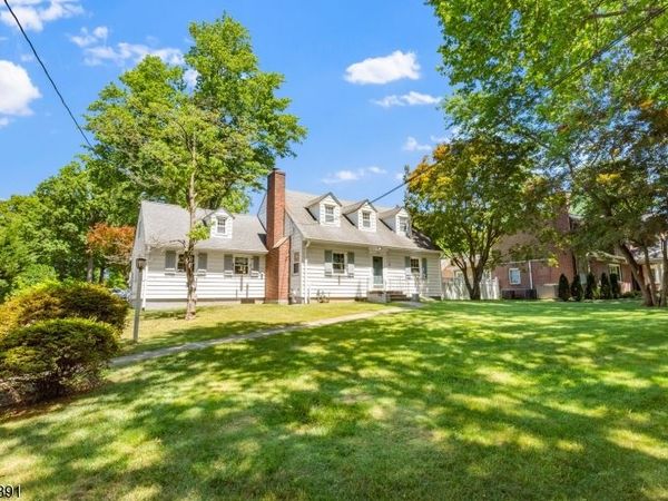 240 Summit Rd, Mountainside, NJ 07092