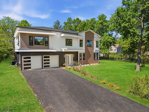3 Tyne Ct, South Brunswick, NJ 08824