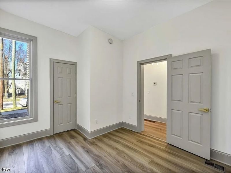 3401 Clinton Avenue, Cleveland, OH 44113 Photo 13
