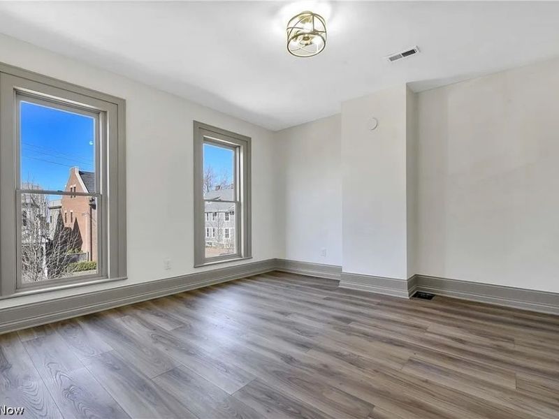 3401 Clinton Avenue, Cleveland, OH 44113 Photo 31