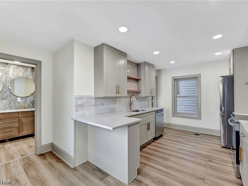 3401 Clinton Avenue, Cleveland, OH 44113 Photo 8