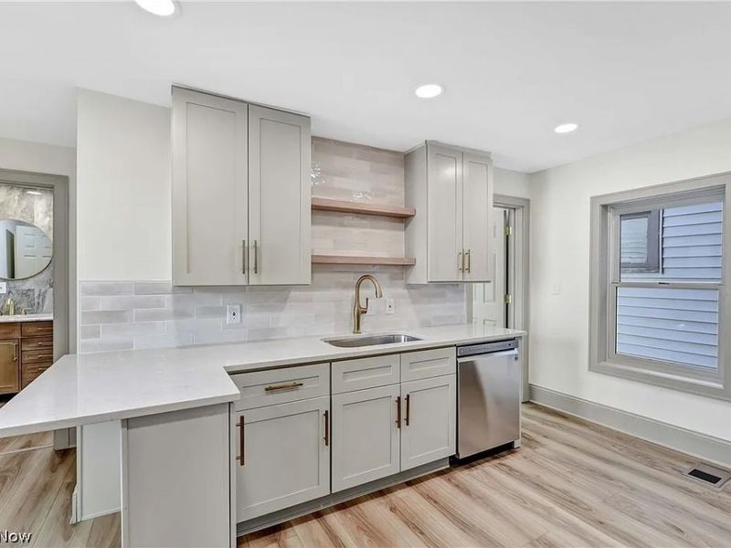 3401 Clinton Avenue, Cleveland, OH 44113 Photo 9