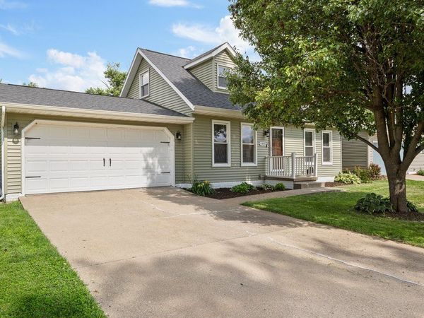 6405 N Hazelwood Avenue , Davenport, IA 52806