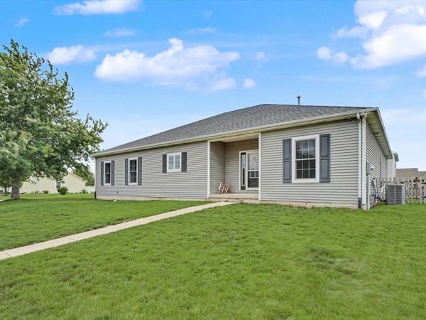 2002 E Grand Avenue , St. Joseph, IL 61873