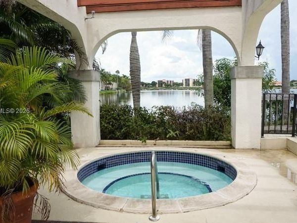 331 Ives Dairy Rd , Unit 331-10, Miami, FL 33179