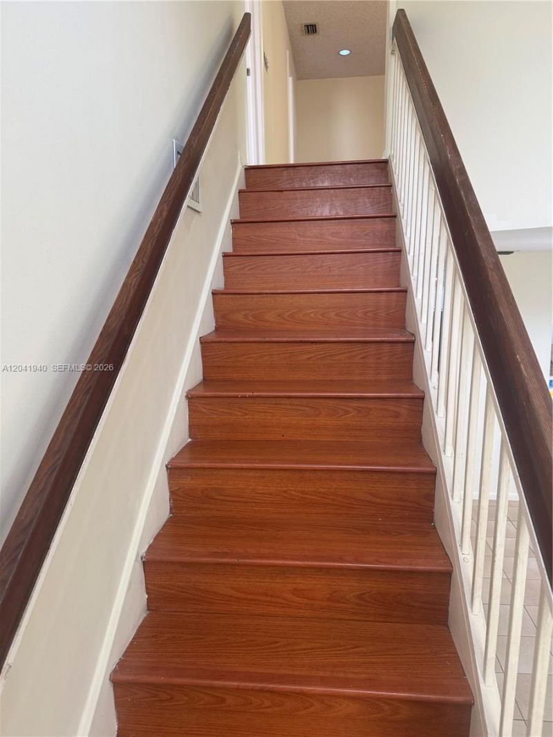 331 Ives Dairy Rd , Unit 331-10, Miami, FL 33179 Photo
