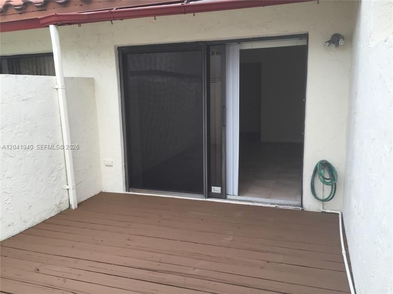 331 Ives Dairy Rd , Unit 331-10, Miami, FL 33179 Photo