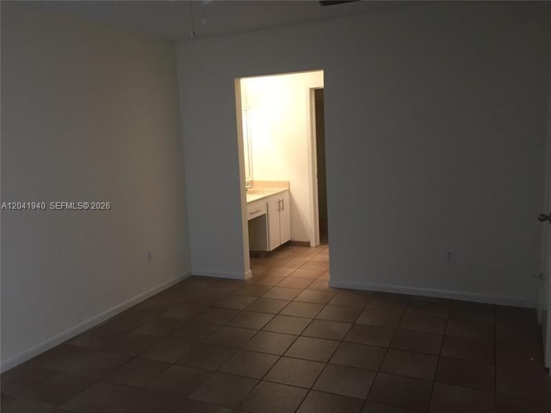 331 Ives Dairy Rd , Unit 331-10, Miami, FL 33179 Photo