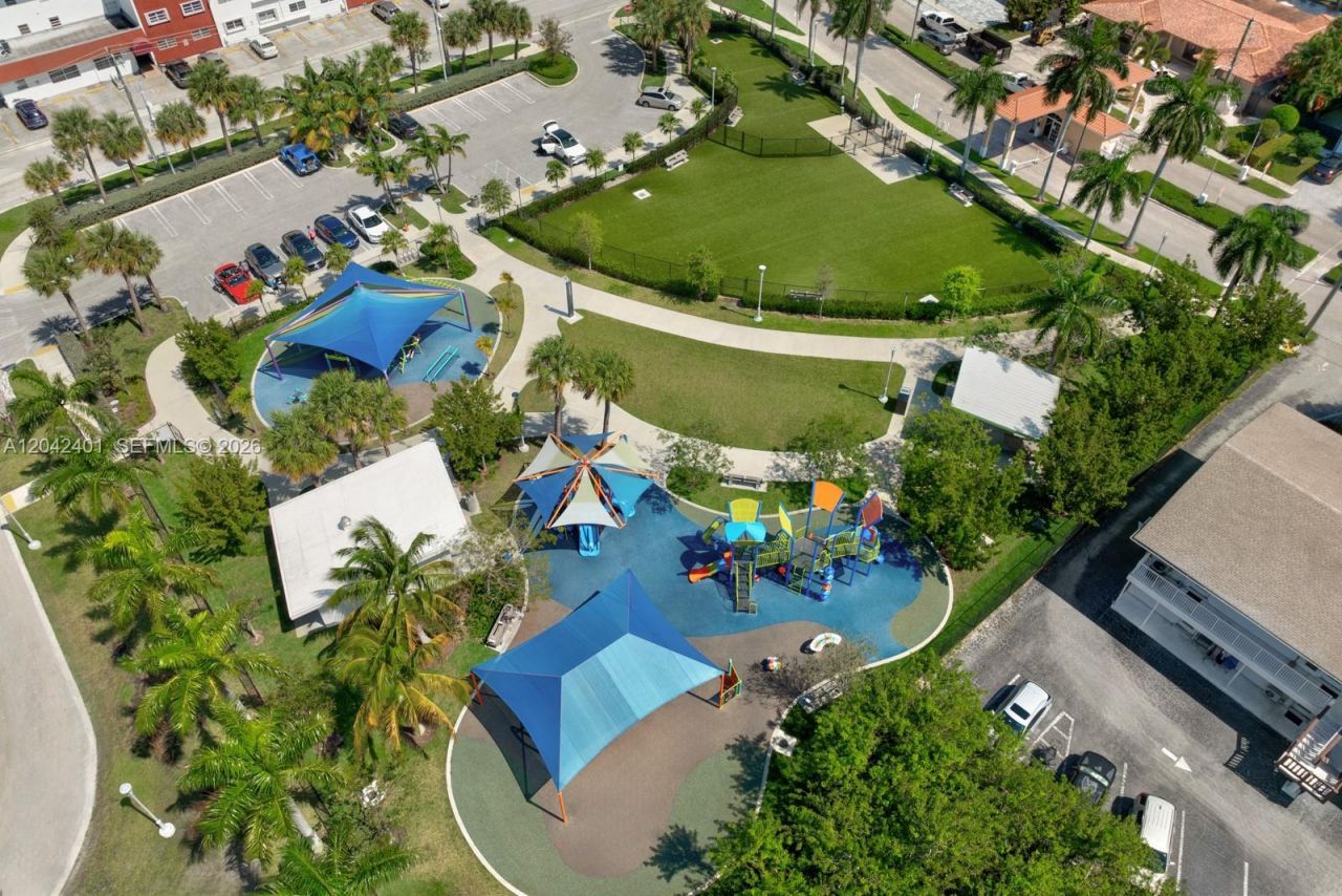 496 Holiday Dr, Hallandale Beach, FL 33009 Photo