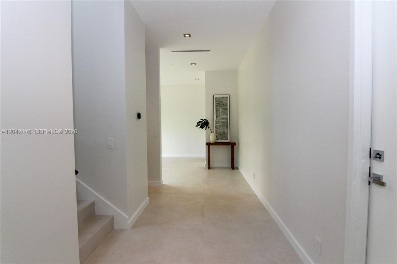3540 Oak Ave , Miami, FL 33133 Photo