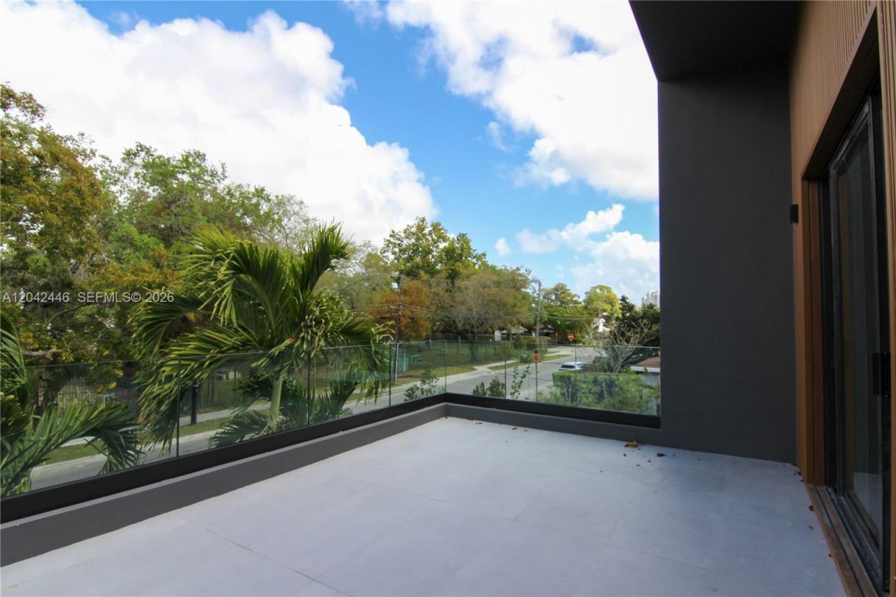 3540 Oak Ave , Miami, FL 33133 Photo