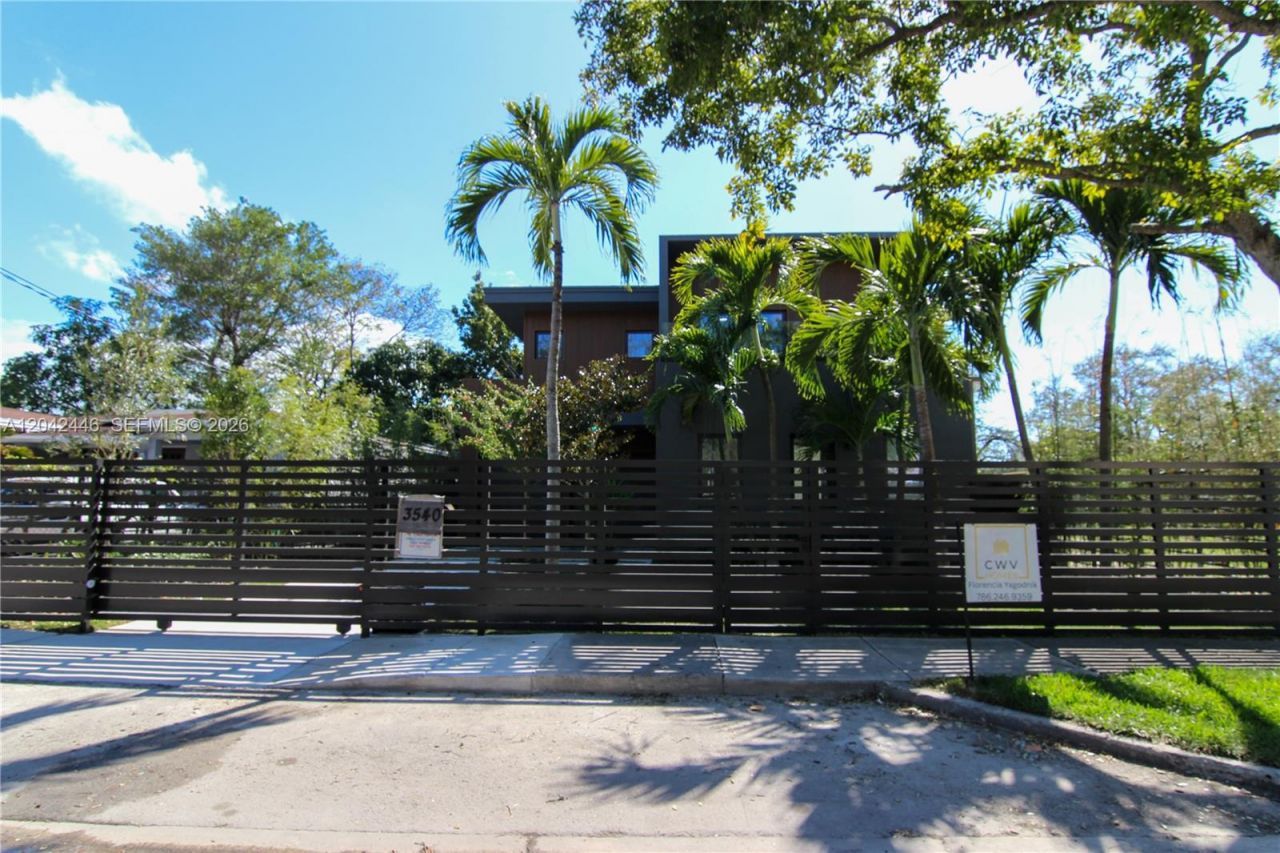 3540 Oak Ave , Miami, FL 33133 Photo
