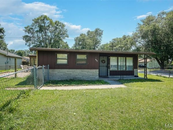 1302 Saint Raphael Street, East St Louis, IL 62206