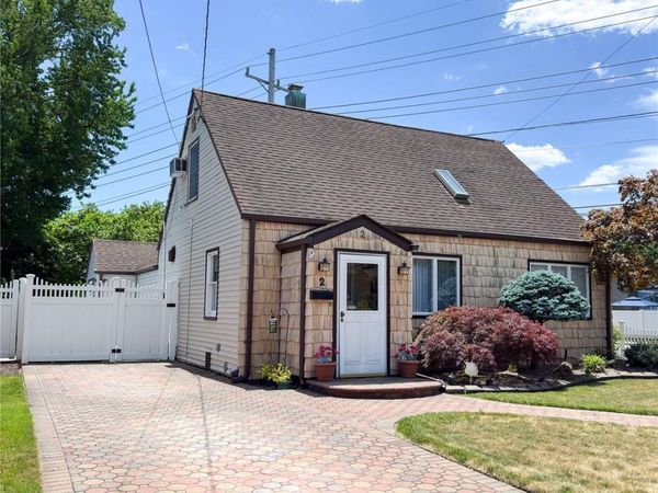2 Irvington Street, Valley Stream, NY 11581