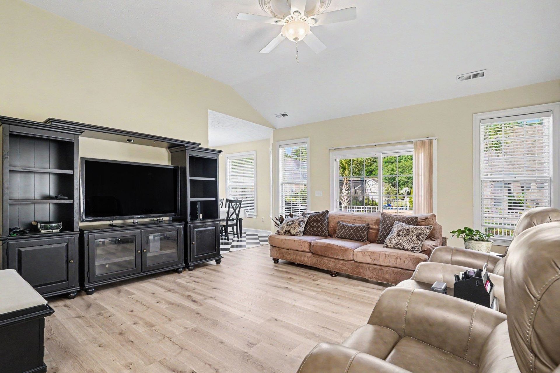 327 Cypress Keyes Ln. Photo 8