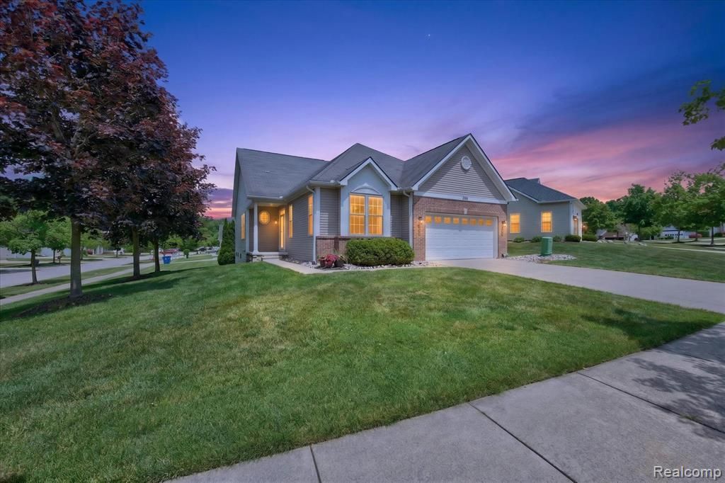 3576 Riverside Drive, Auburn Hills, MI 48326 Main Photo