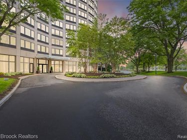 5000 Town Center, Southfield, MI 48075