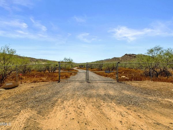 43228 N 14TH Street, New River, AZ 85087