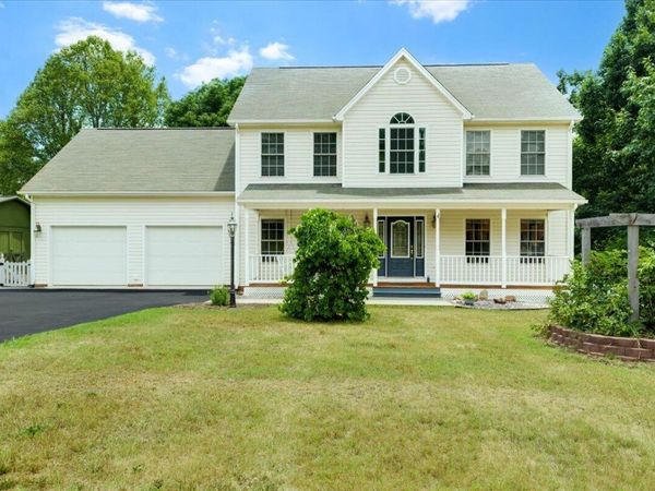 282 Four Seasons DR, Troutville, VA 24175