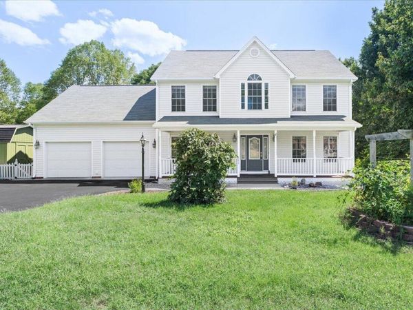 282 Four Seasons DR, Troutville, VA 24175
