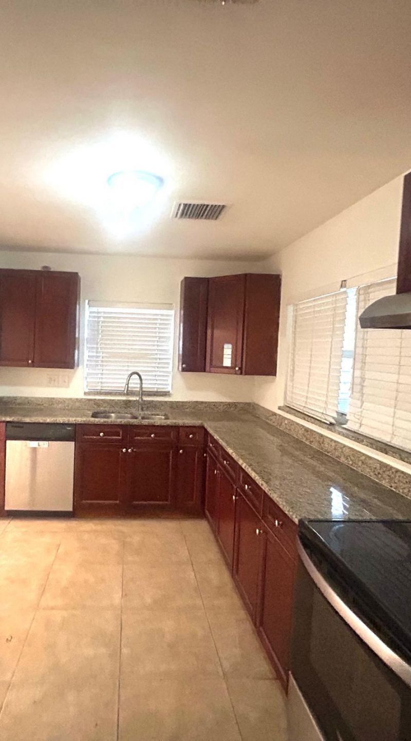 1067 Iroquois Avenue, Fort Lauderdale, FL 33312 Photo