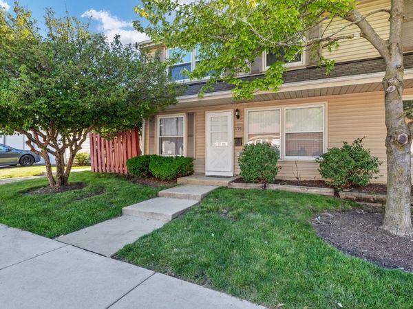1796 Queensbury Circle , Hoffman Estates, IL 60169