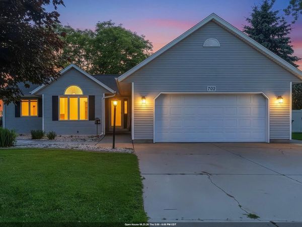 702 CAROL LANE, Pulaski, WI 54162