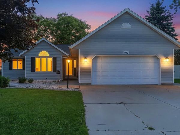702 CAROL LANE, Pulaski, WI 54162