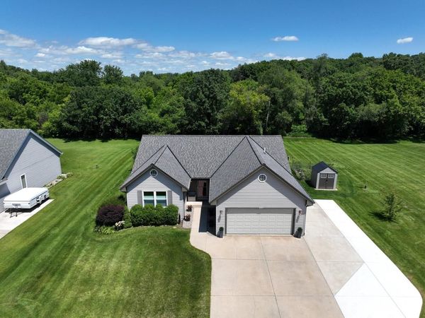 29306 River View PARKWAY, Burlington, WI 53105