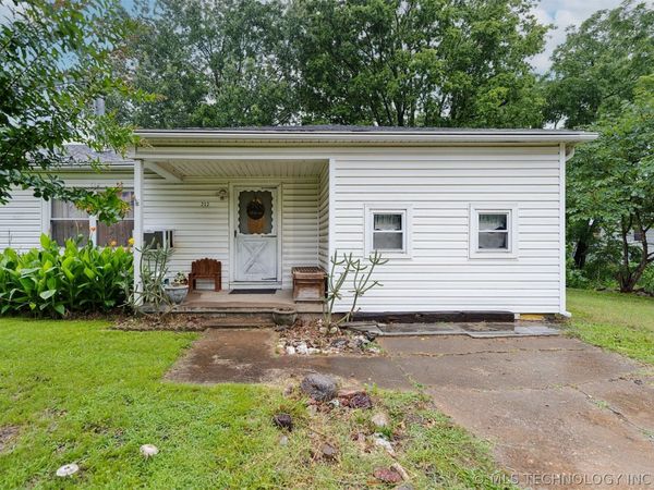 212 S Indianola Street , Pryor, OK 74361
