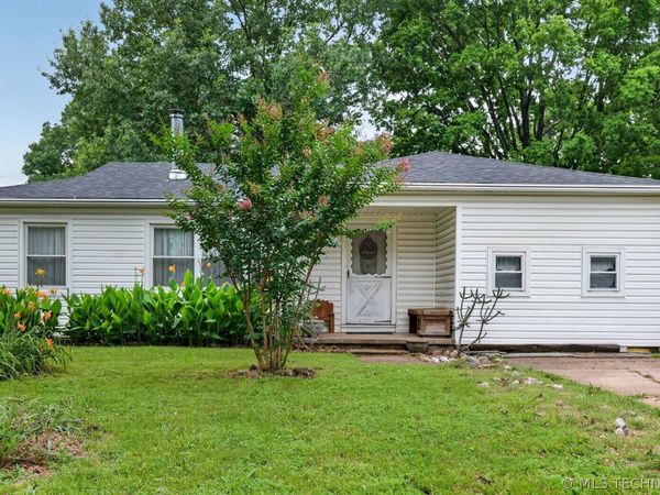 212 S Indianola Street , Pryor, OK 74361