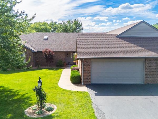 3 VALLEY HIGH Estates, Pekin, IL 61554