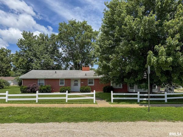 615 W HICKORY Street, Chillicothe, IL 61523