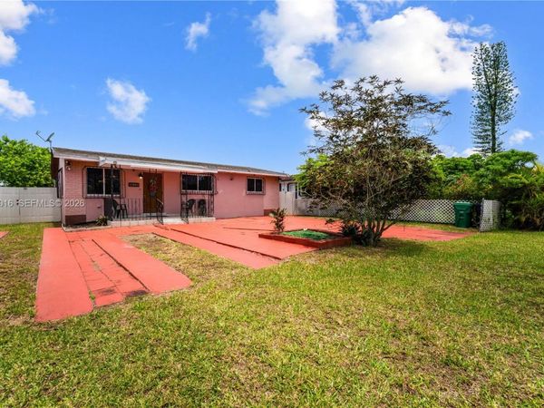 11941 SW 4th St , Miami, FL 33184