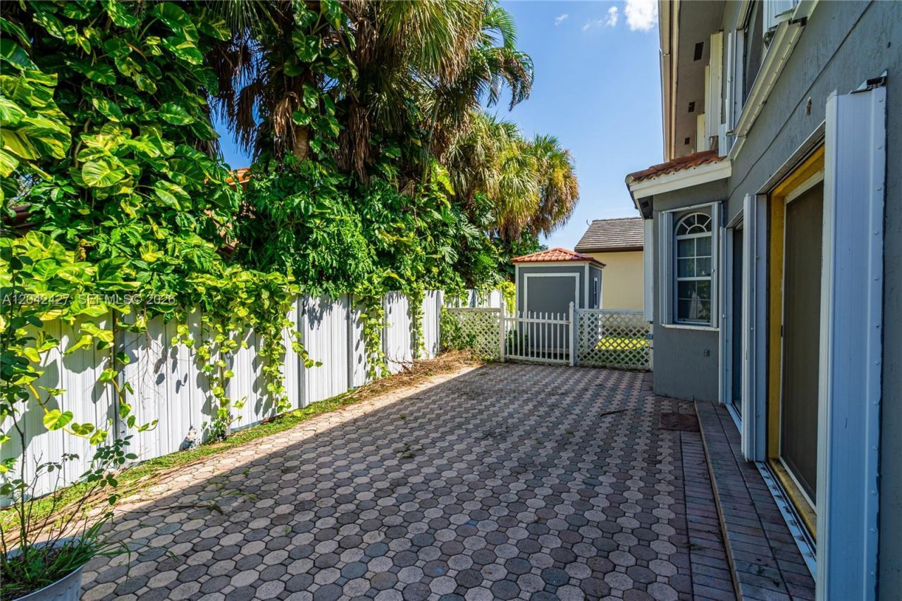 15251 NW 89th Ave , Miami Lakes, FL 33018 Photo