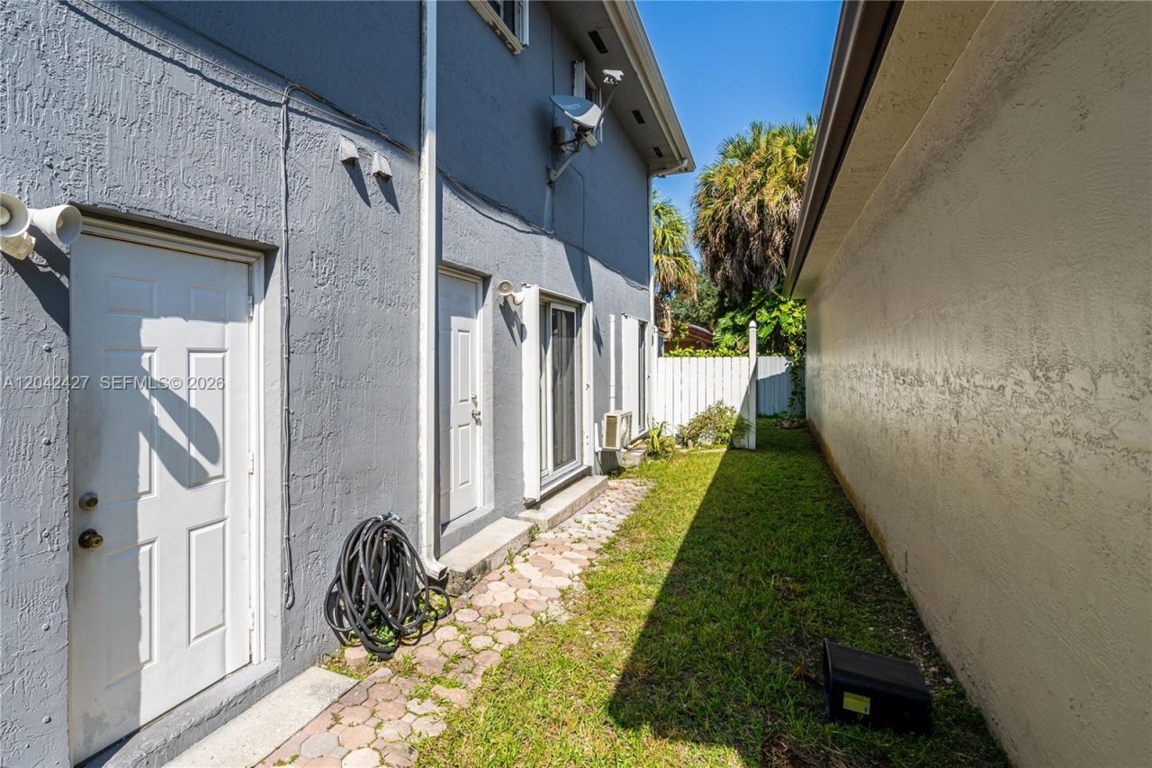 15251 NW 89th Ave , Miami Lakes, FL 33018 Photo