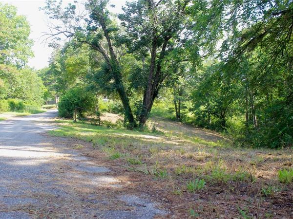 500 County Road 241 , Eureka Springs, AR 72632