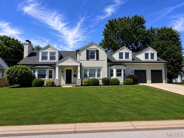 10 Hanley Downs, St Louis, MO 63117
