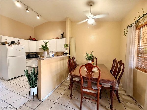 3881 Soda Springs Drive , Las Vegas, NV 89115