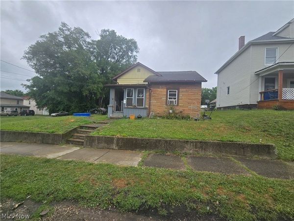 24 Maple Avenue SE, Massillon, OH 44646