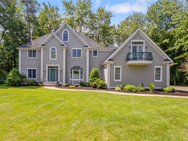 1 Mayflower Circle , Oswego, NY 13126