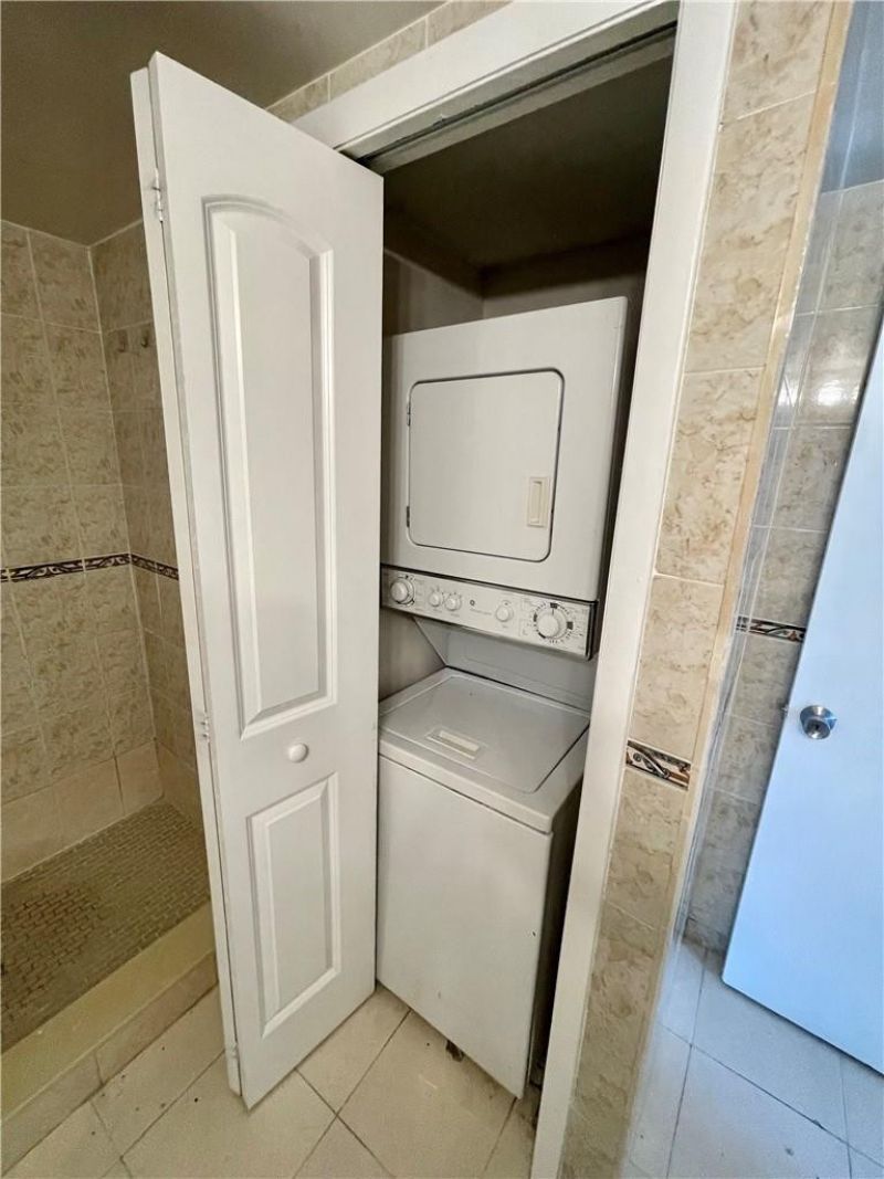 197 Lakeview Drive, Unit 202, Weston, FL 33326 Photo