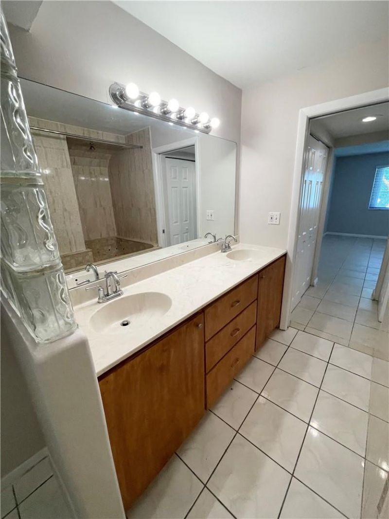 197 Lakeview Drive, Unit 202, Weston, FL 33326 Photo