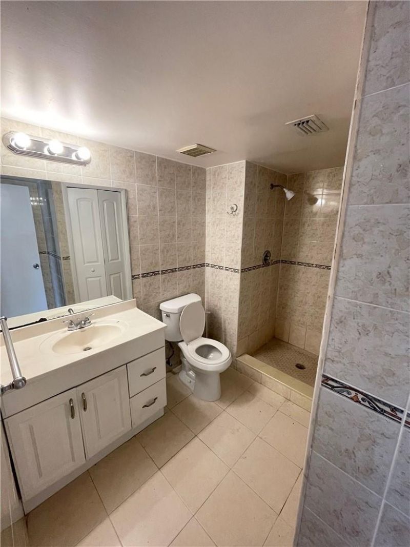 197 Lakeview Drive, Unit 202, Weston, FL 33326 Photo