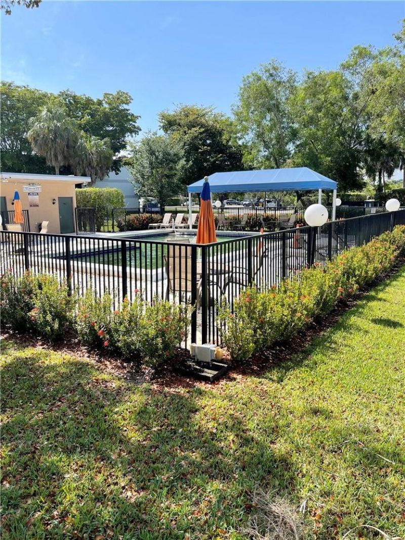 197 Lakeview Drive, Unit 202, Weston, FL 33326 Photo