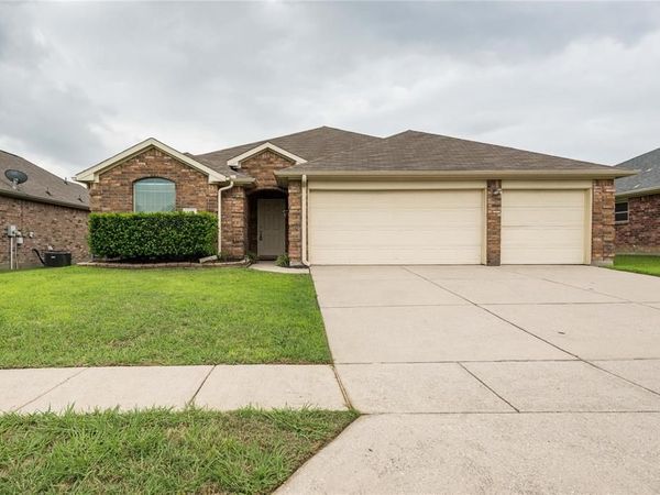 329 Valley Drive, Aubrey, TX 76227
