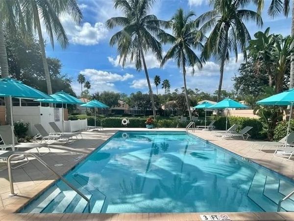 5601 Cove CIR , NAPLES, FL 34119