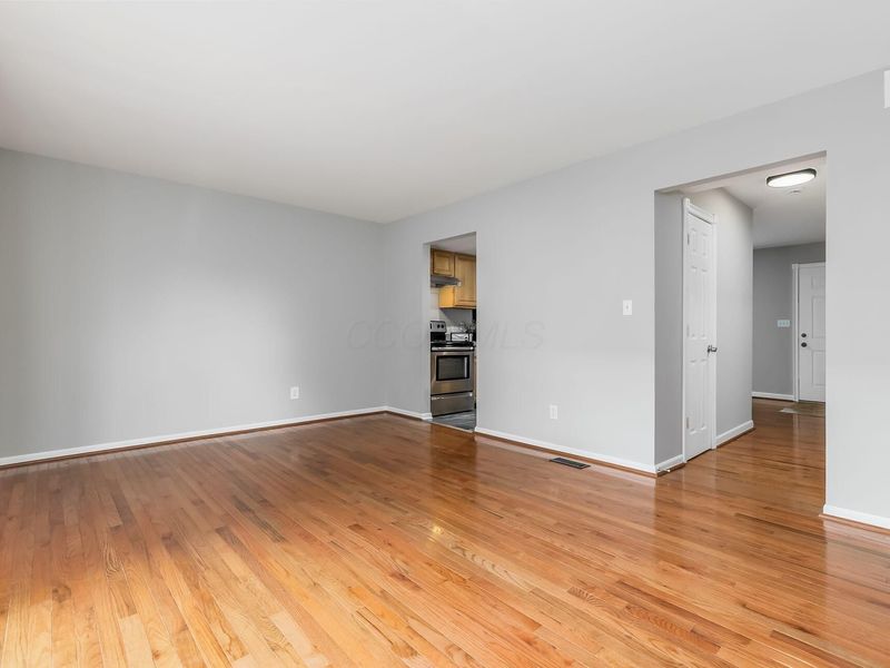 148 Tarryton Court W, Unit 25B, Columbus, OH 43228 Photo 10