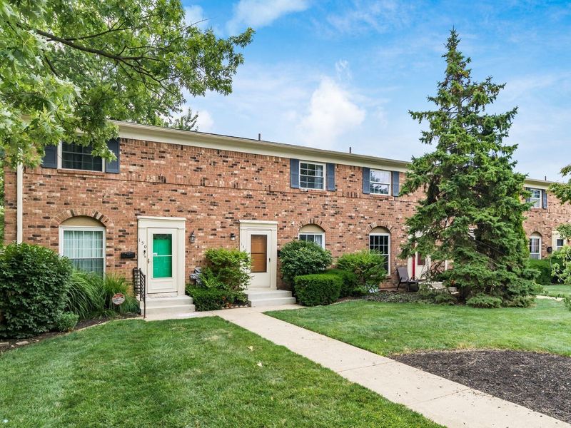 148 Tarryton Court W, Unit 25B, Columbus, OH 43228 Photo 2